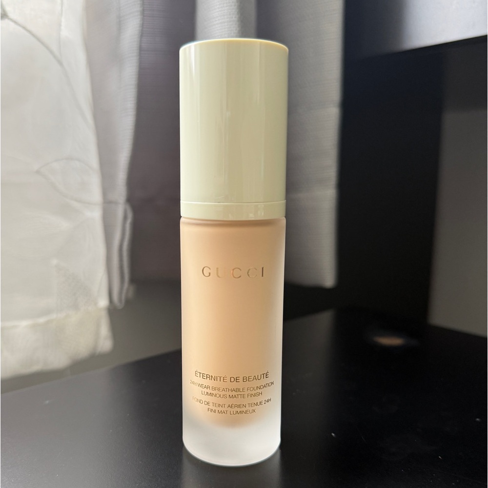 GUCCI 24 Hour Full Coverage Luminous Matte Finish Foundation Shade 132W